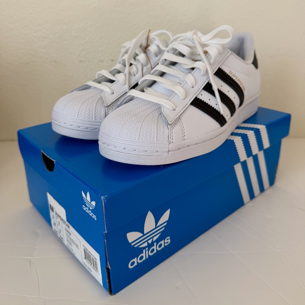 Adidas Superstar M5.5 W6.5 NWT and box